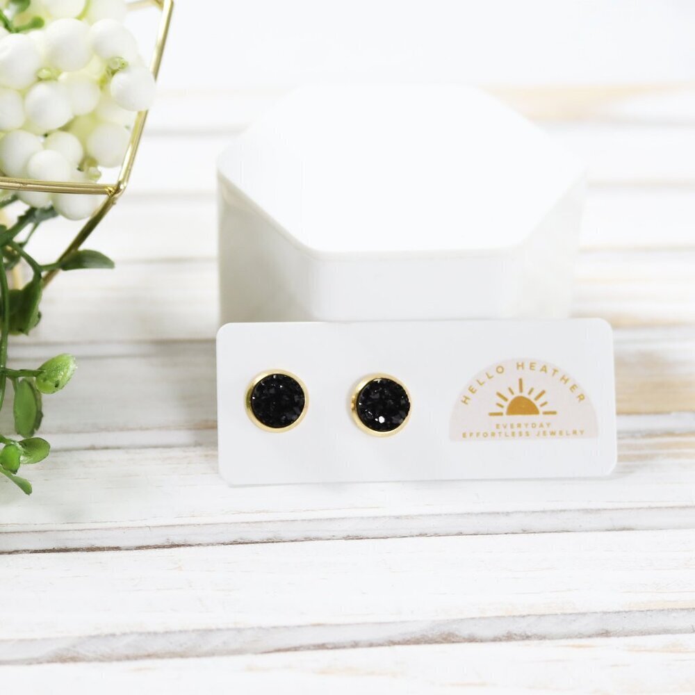 🆕 Resin Druzy Gemstone Round Stud Earrings - Black on Gold